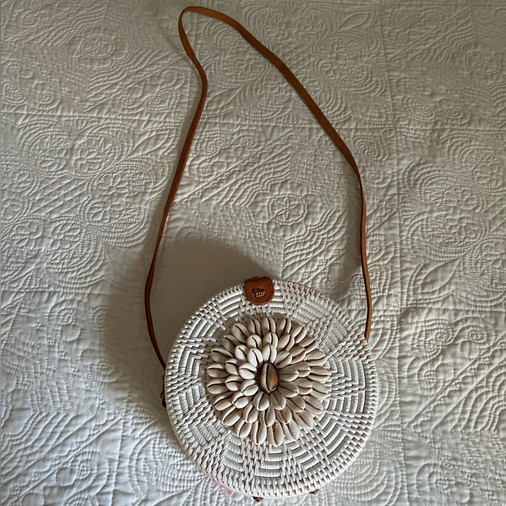 Shell rattan basket bag